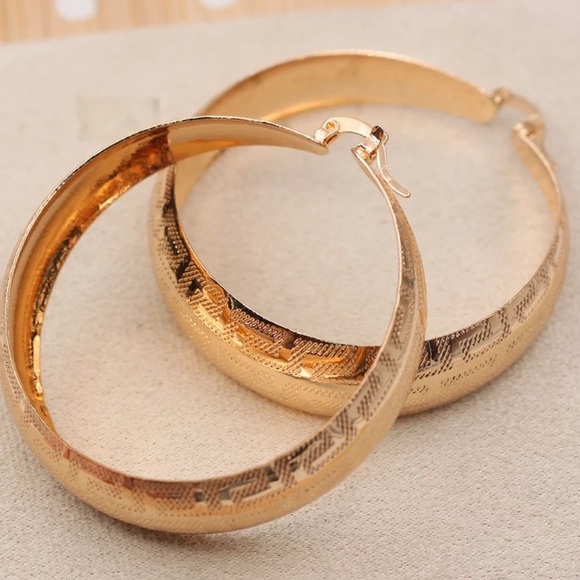 18K gold plated round hoop earrings - Picture 4 of 5
